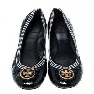Tory  Patent Navy Blue Leather Flats with Gold Logo. Size: 7.5
